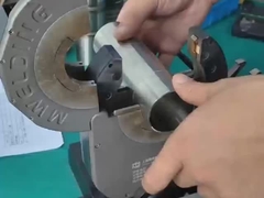 Z spawarki szwojowej w czystym pomieszczeniu